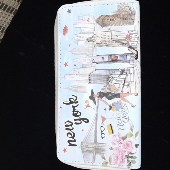 New York Fashion Wallet - Picture 4 of 6